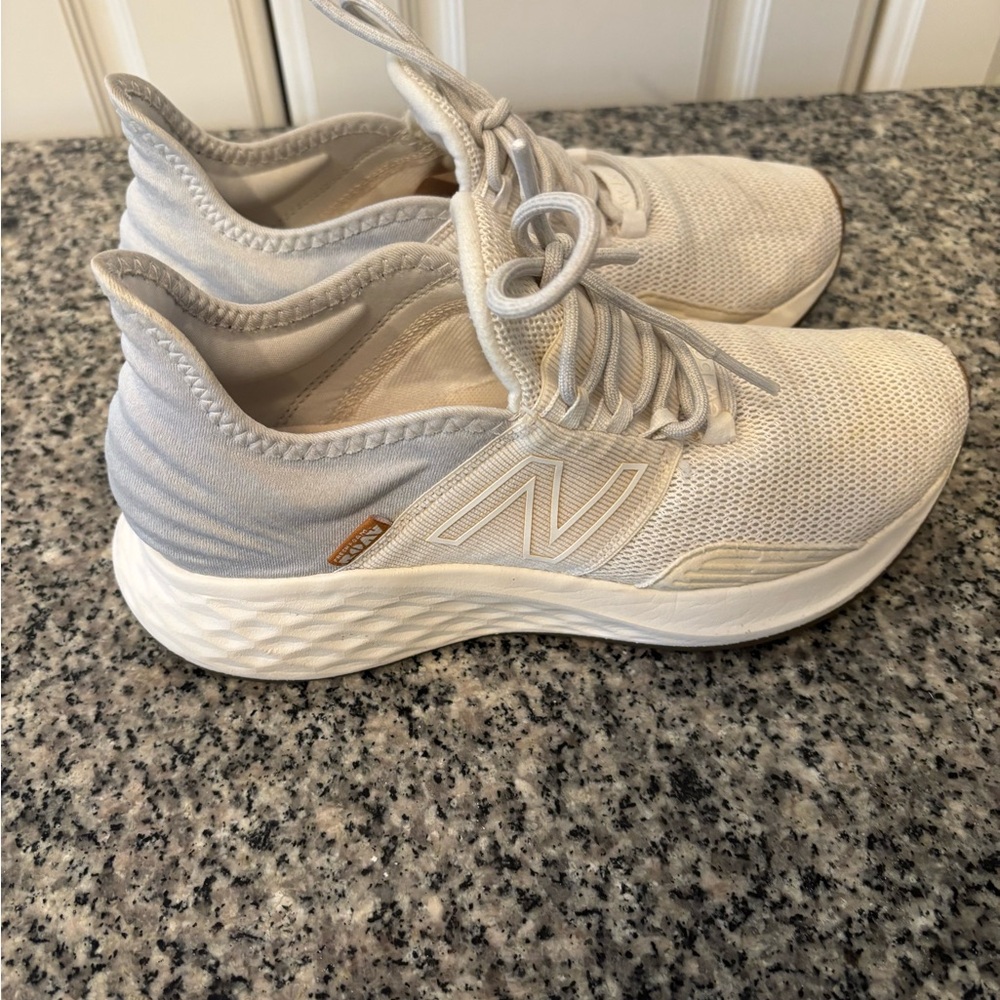 New Balance Women's Fresh Foam Roav Running Shoe